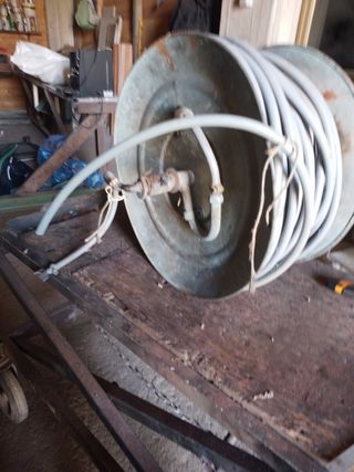 Tubo con avvolgitubo per irrigazione