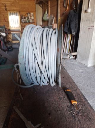 Tubo con avvolgitubo per irrigazione