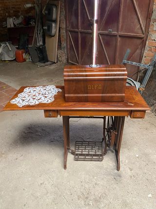 Maquina de coser Alfa modelo A