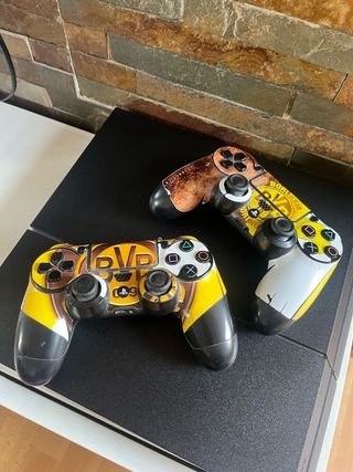 PS4 1TB más dos mandos Sony más juegos 