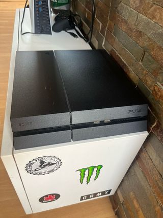 PS4 1TB más dos mandos Sony más juegos 
