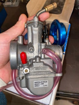 Carburador 28 Keihin usa y embudo Polini