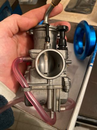 Carburador 28 Keihin usa y embudo Polini