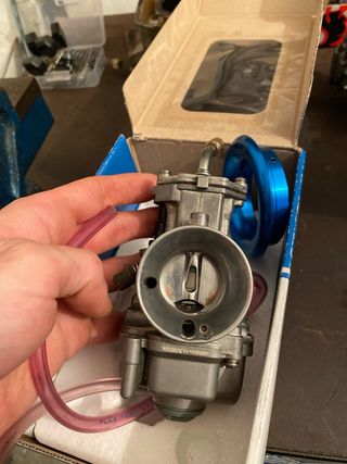 Carburador 28 Keihin usa y embudo Polini