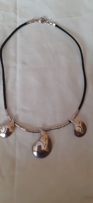 Gargantilla de plata con cordon negro