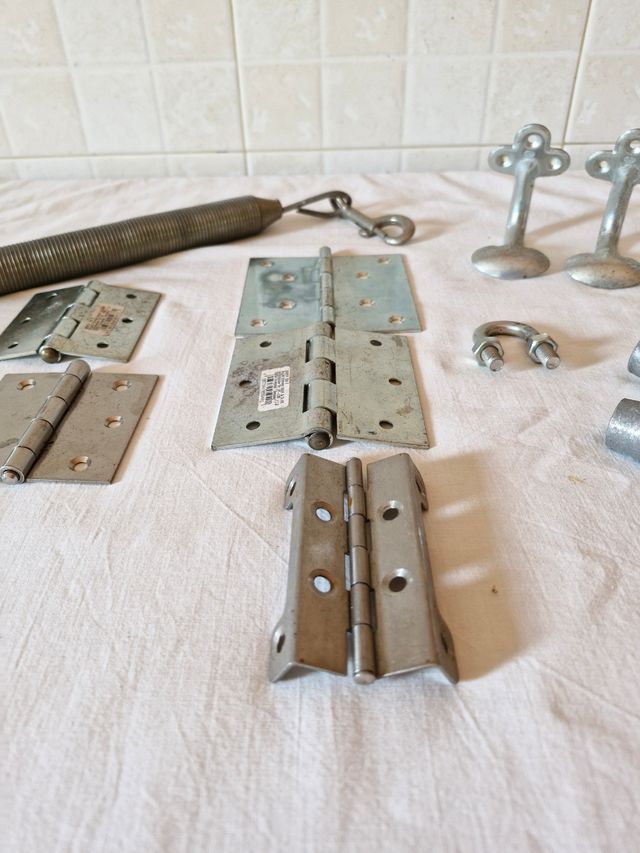 Herramientas y bisagras