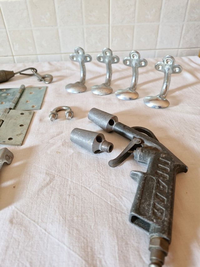 Herramientas y bisagras