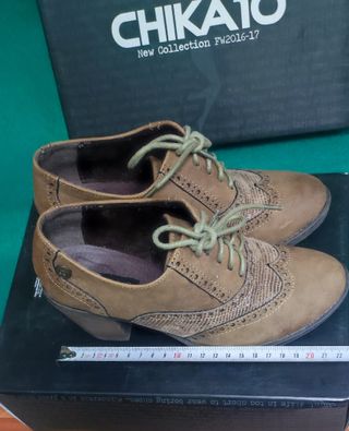 Zapatos Castellanos talla 35 Chika 10 