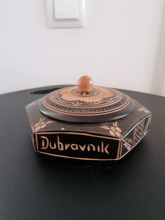 Caja de madera artesanal