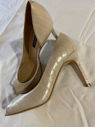 Zapato beige de Tacon Fino