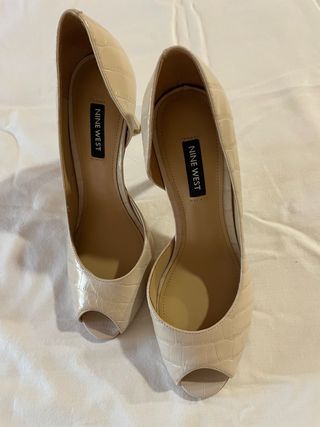 Zapato beige de Tacon Fino