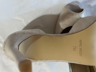Zapato beige de Tacon Fino