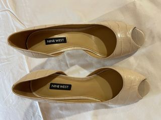 Zapato beige de Tacon Fino