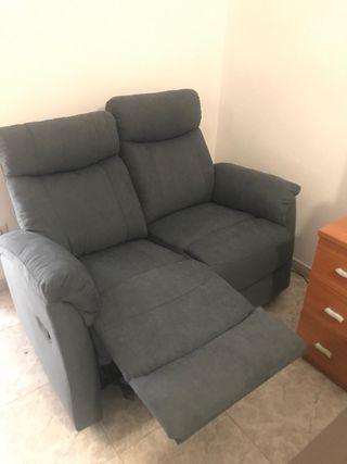 Sofá reclinable 2 plazas gris – Nuevo a estrenar