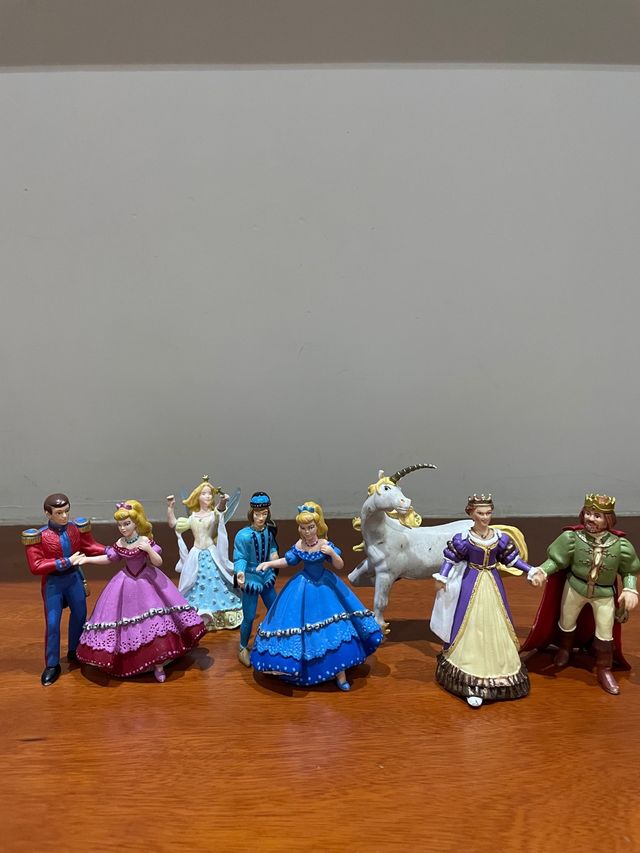 Muñecos princesas y principes