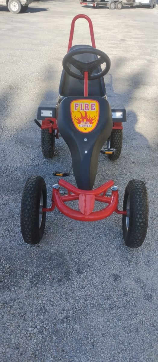 Bicicleta de cuatro ruedas con volante