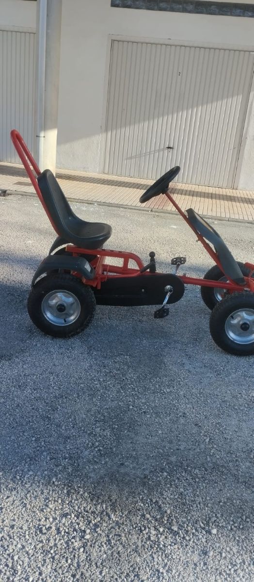 Bicicleta de cuatro ruedas con volante