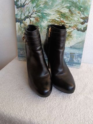 Botines, tacón de aguja. Mujer. 