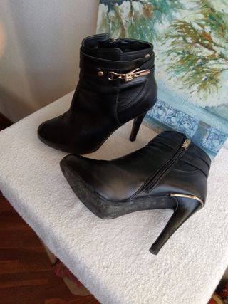 Botines, tacón de aguja. Mujer. 