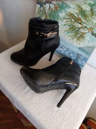 Botines, tacón de aguja. Mujer. 