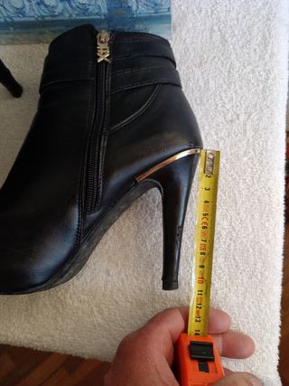 Botines, tacón de aguja. Mujer. 