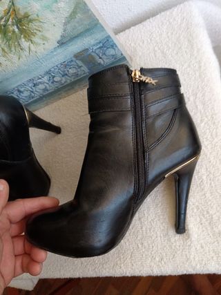 Botines, tacón de aguja. Mujer. 