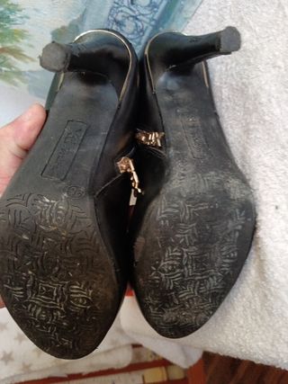 Botines, tacón de aguja. Mujer. 