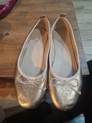 Zapato dorado niña