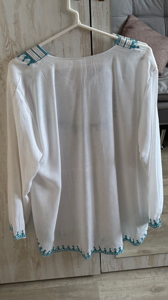 Blusa blanca amplia