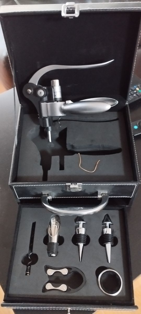 Set de vino, abrebotellas, maletín 