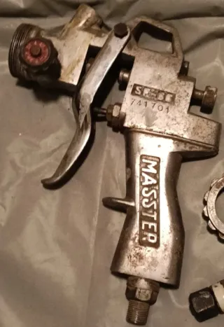 Pareja pistolas barnizar antiguas