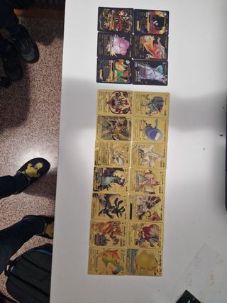 Cartas Pokemon, doradas y negras