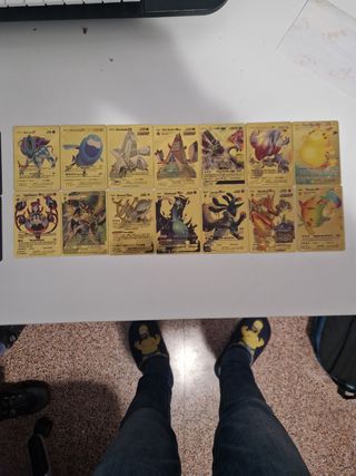 Cartas Pokemon, doradas y negras