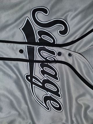 Camiseta estilo béisbol