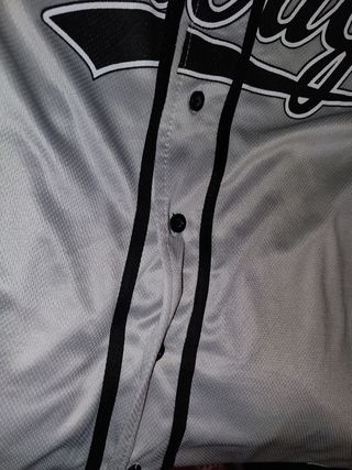 Camiseta estilo béisbol