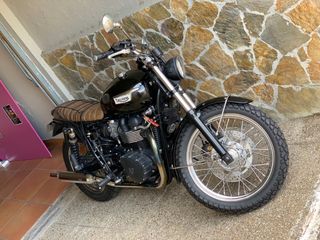 TRIUMPH BONNEVILLE T100