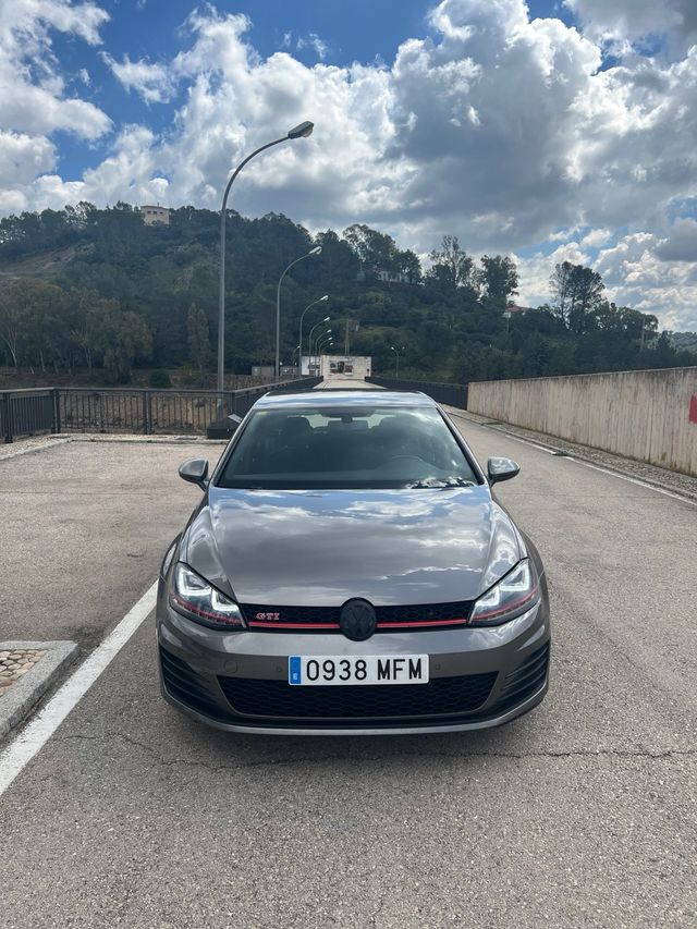 VOLKSWAGEN Golf 2.0 TSI GTI Performance