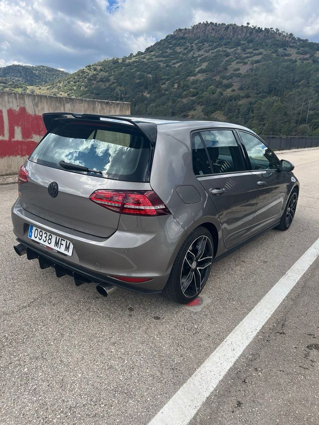 VOLKSWAGEN Golf 2.0 TSI GTI Performance