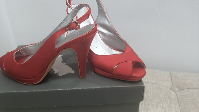 Zapatos de salón rojos