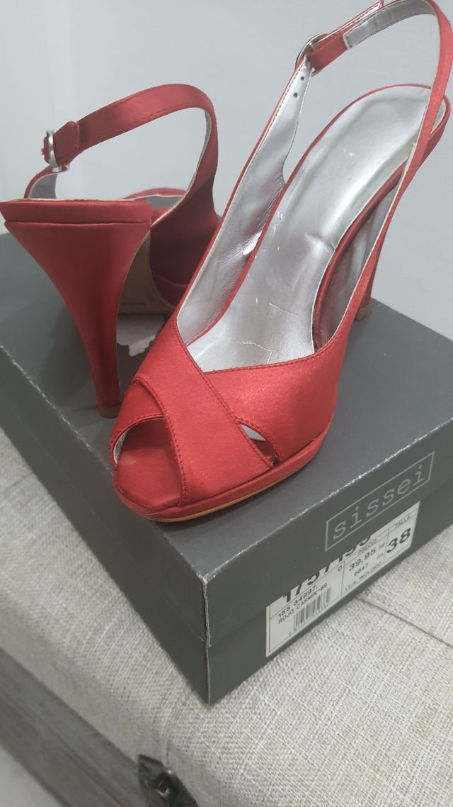 Zapatos de salón rojos
