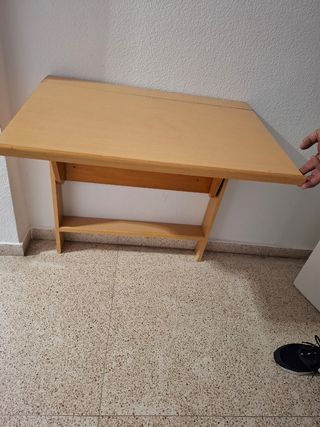 Pupitre infantil de madera.Plegable..Años 90