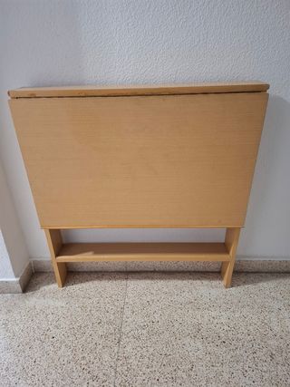 Pupitre infantil de madera.Plegable..Años 90