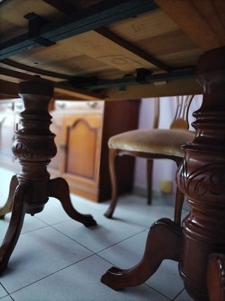 Mesa de comedor con 2 sillas