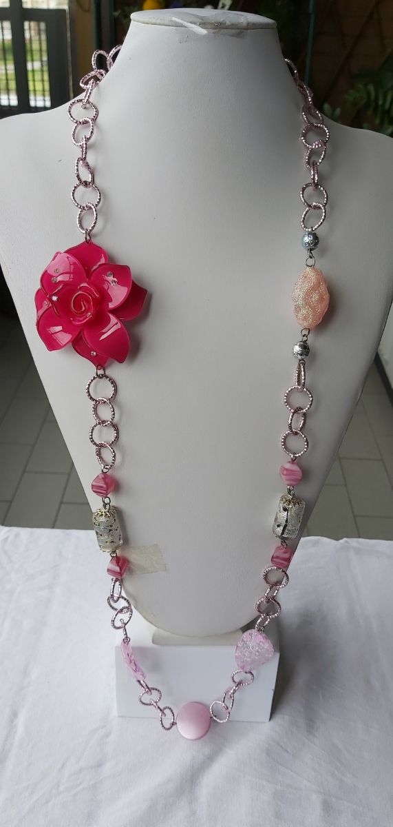 Collana con fiore, resine, fucsia