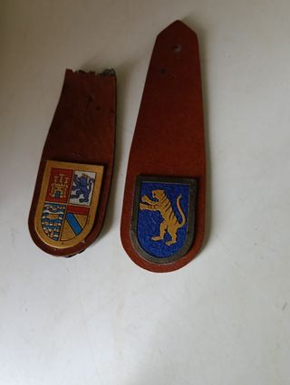 Lote pepito legión, y botones y brújula 