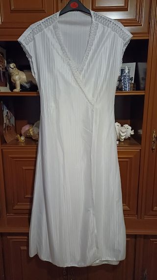 JUEGO DE CAMISÓN Y BATA DE ENCAJE 