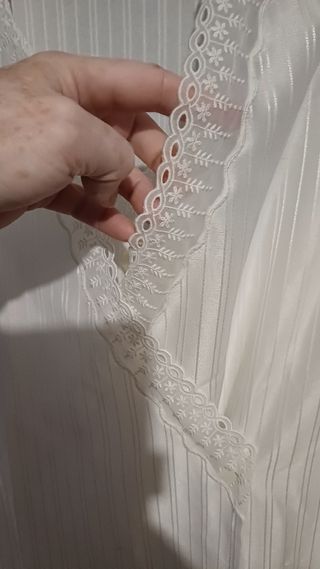 JUEGO DE CAMISÓN Y BATA DE ENCAJE 