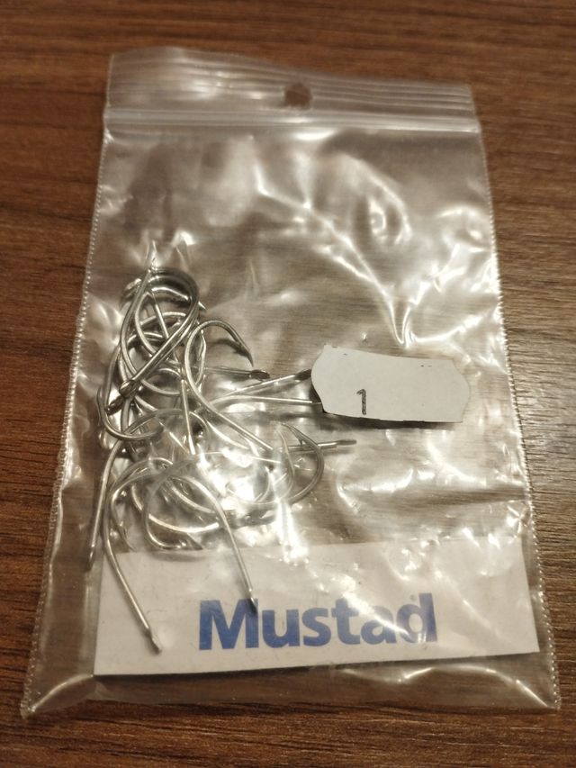 Anzuelos MUSTAD "M".