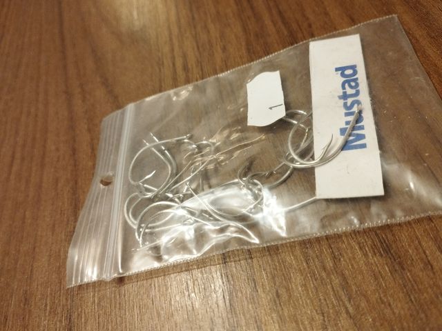 Anzuelos MUSTAD "M".