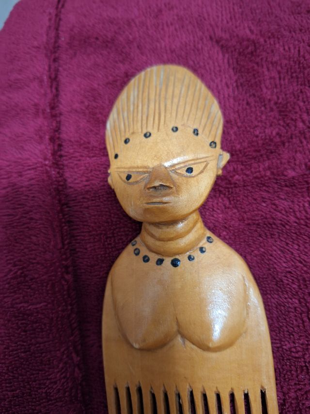 Pettine scultura legno di bosso.